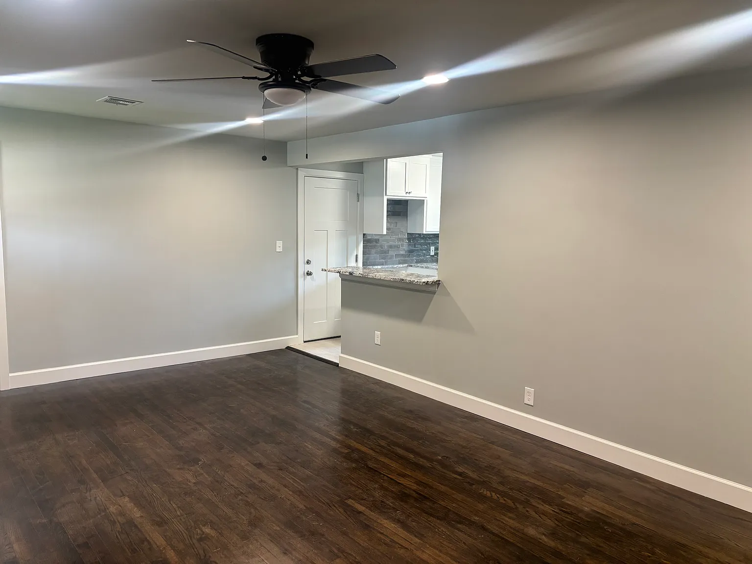 3 bed, 963 sqft, $1,750 — Photo 3