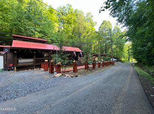 1117 S Spring Hollow Rd, Sevierville, TN 37876