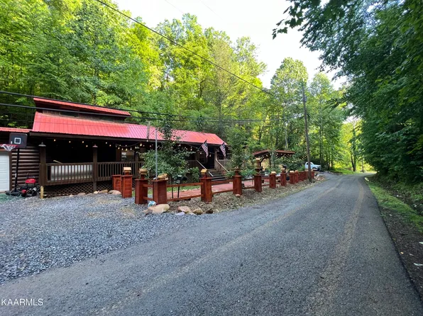 1117 S Spring Hollow Rd, Sevierville, TN 37876