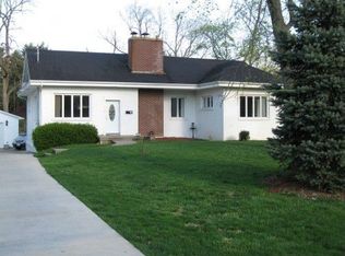 865 1st St, Charleston, IL 61920