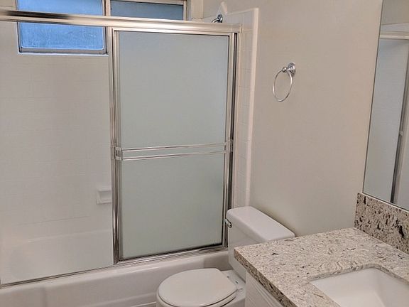 3rd image of 1253 Federal Ave APT 2