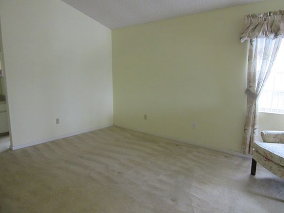 5th image of 21 Bristol Ln