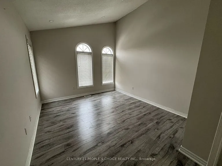 3704 Golden Locust Dr — Photo 7