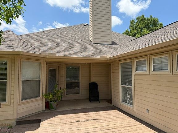 4th image of 3012 Red Oak Dr