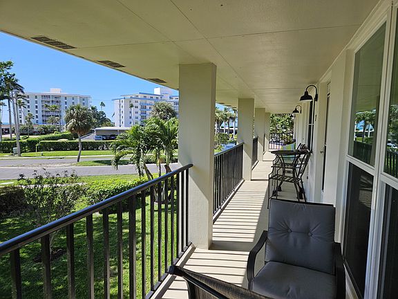 3rd image of 235 Seaview Ct APT D8