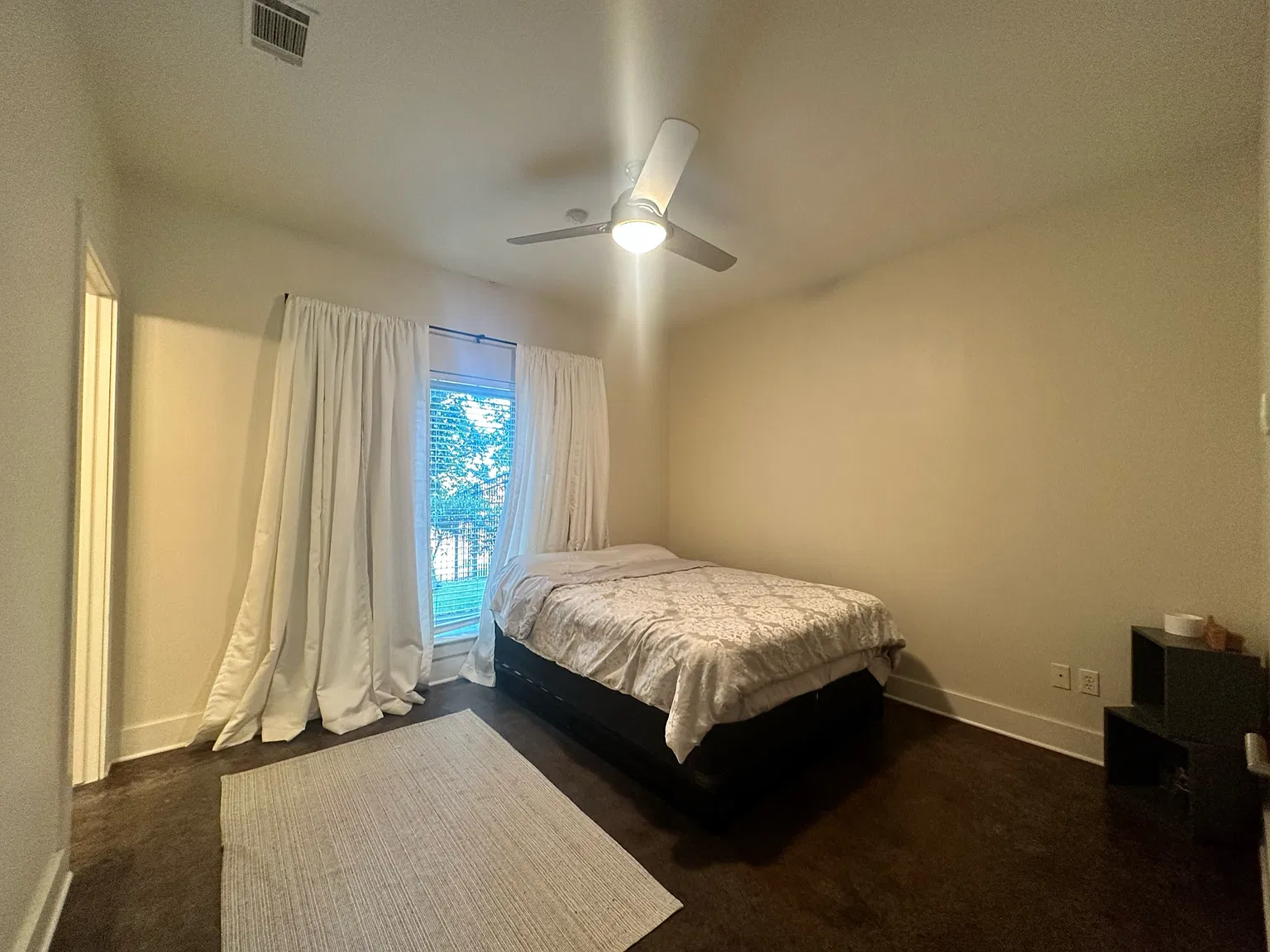 3 bed, 3.5 bath, 2644 sqft, $2,450 — Photo 3