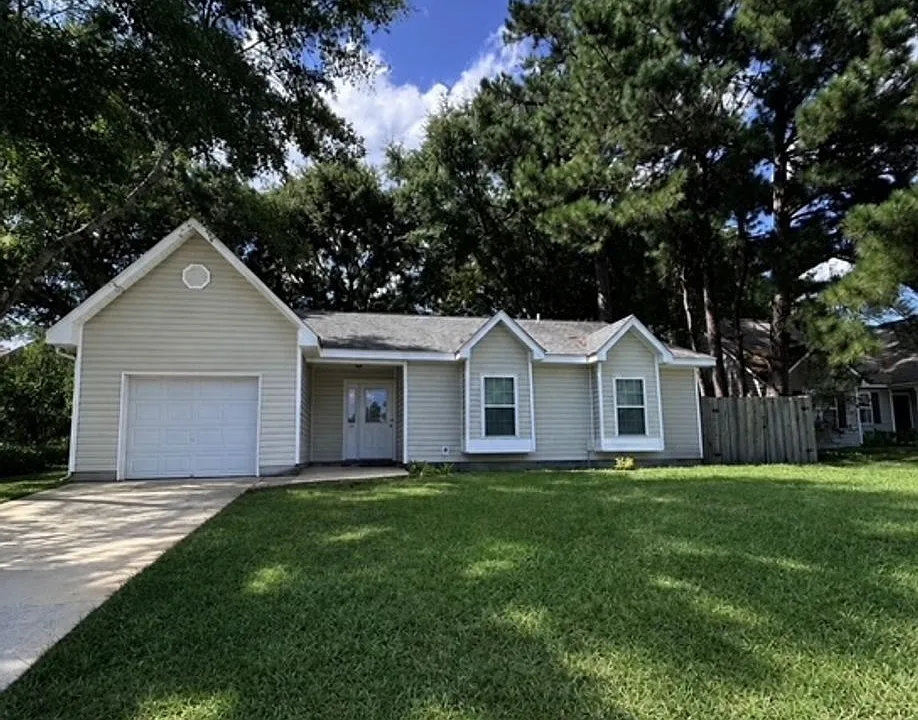 101 Cottonwood Ct