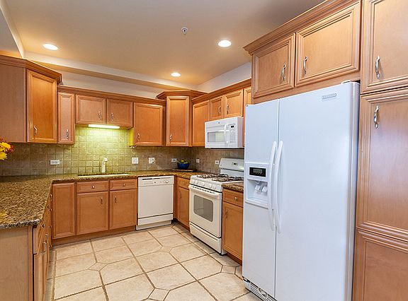 3rd image of 245 W Johnson St Unit 305