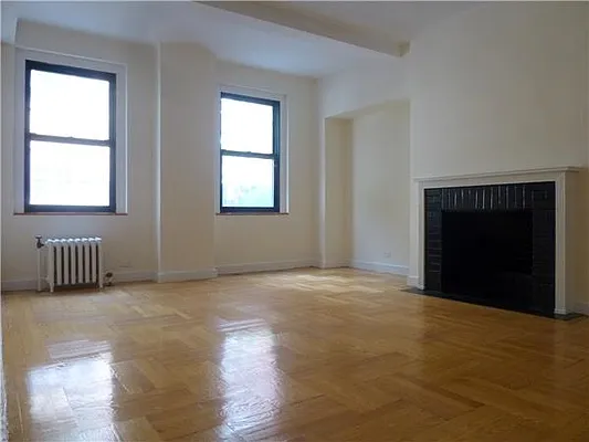 Rented by Siderow Residential Group | media 1