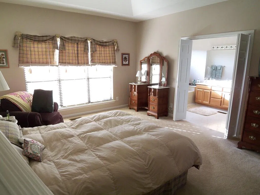 3 bed, 2363 sqft, $2,586 — Photo 4