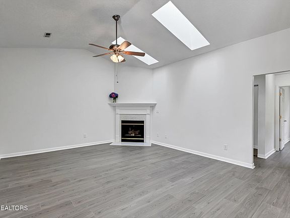 3rd image of 9560 Hyacinth Way