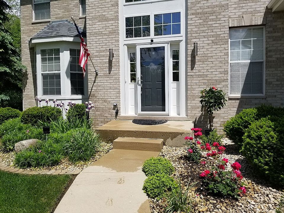 1st image of 880 Huntington Cir