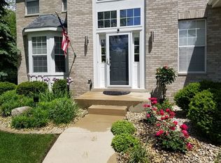 880 Huntington Cir, Lake Villa, IL 60046