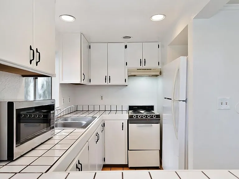 3074 Sheridan St #3 — Photo 3