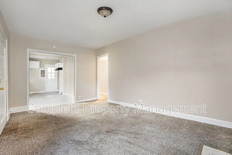 2 bed, 1.0 bath, 816 sqft, $1,100 — Photo 3
