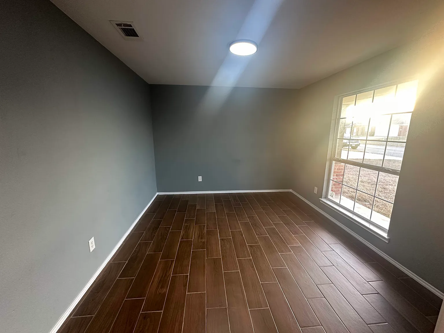 4 bed, 2.0 bath, 2051 sqft, $1,652 — Photo 4