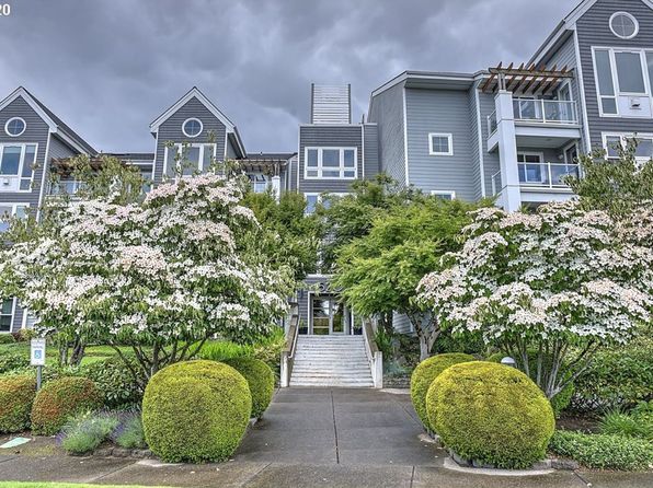 520 SE Columbia River Dr APT 422