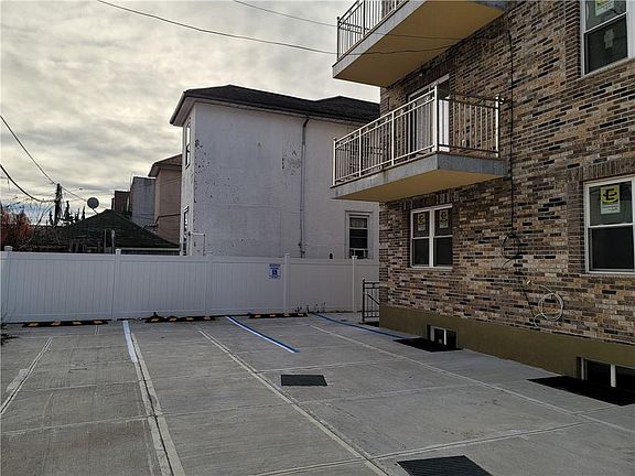 4th image of 121 Bay 26th St #2A