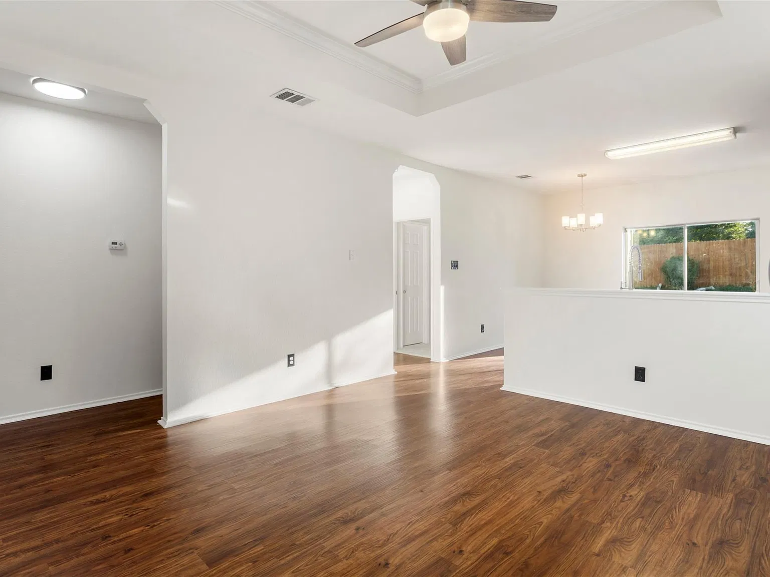 3 bed, 2.0 bath, 1196 sqft, $1,850 — Photo 2