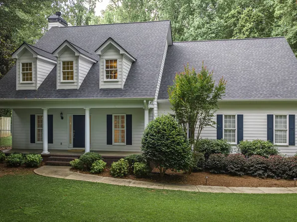 325 Twin Oaks Cir, Bogart, GA 30622