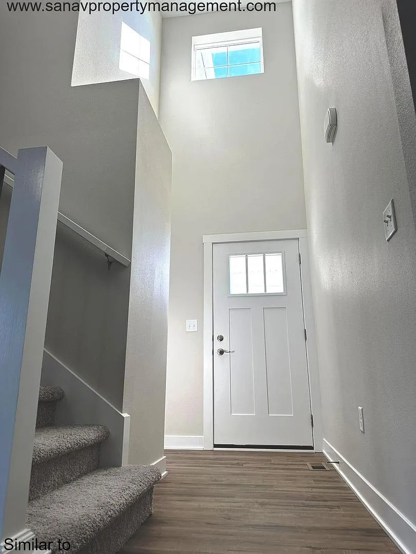 "Welcome Home: Embrace Comfort, Convenience, and Community in This Vibrant 3-Bedroom Haven" — Photo 2