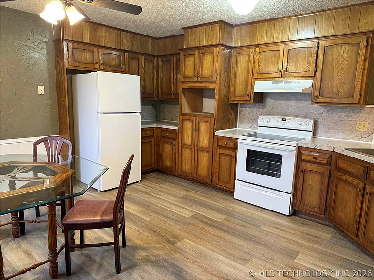 2614 S Gardenia Ave — Photo 10