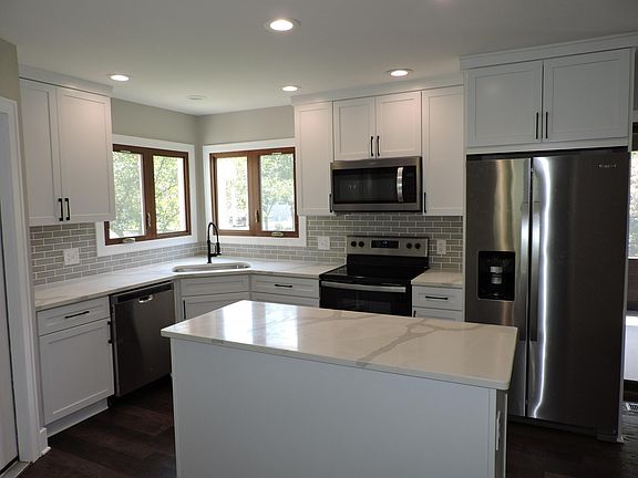 3rd image of 8731 Glenamoy Cir