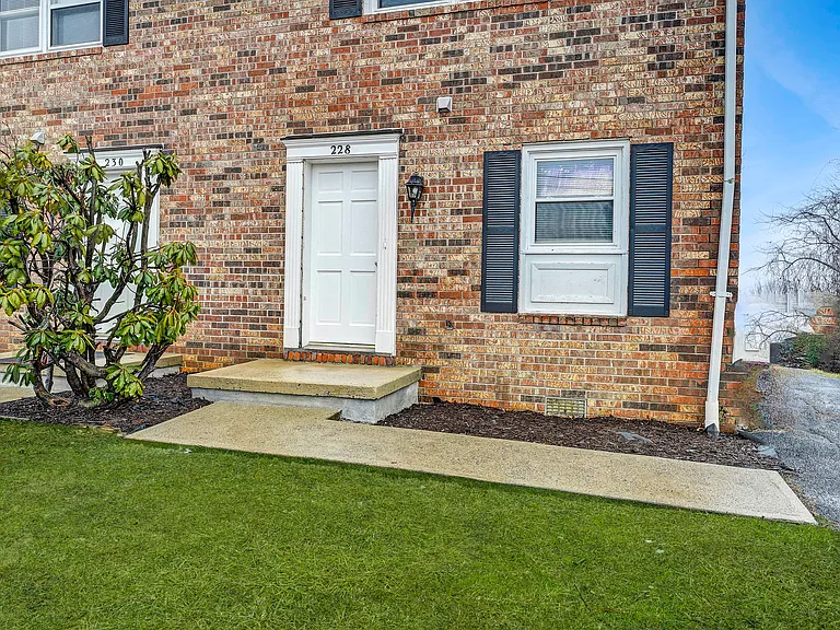 228 Wildwood Dr — Photo 2