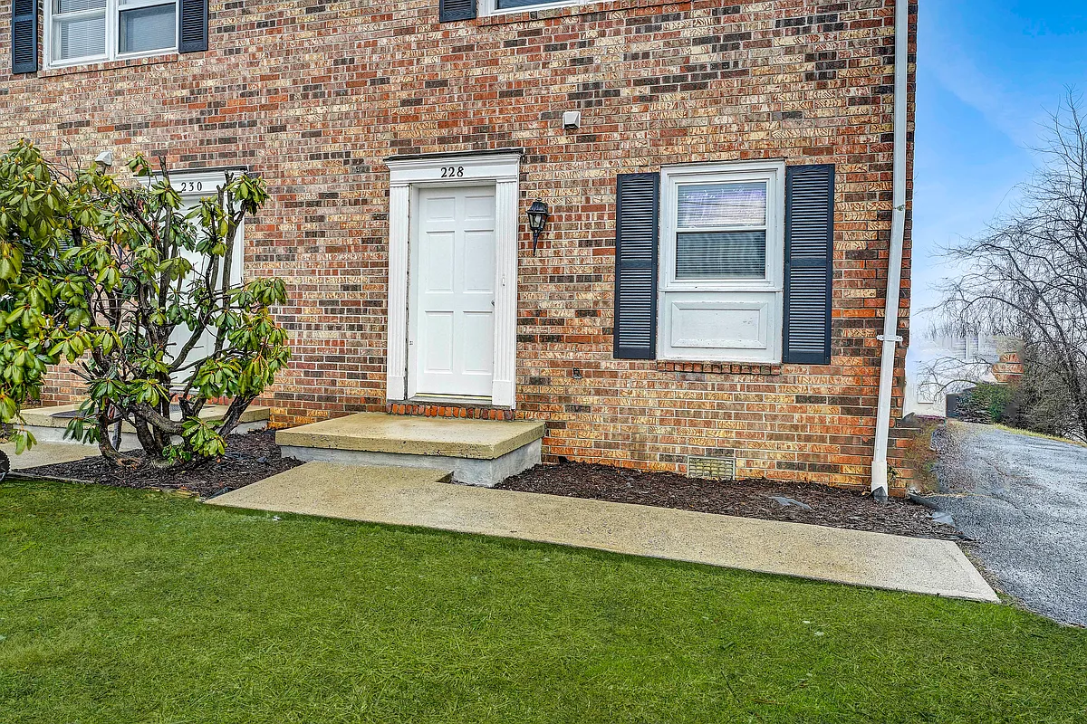 Building Photo - 228 Wildwood Dr