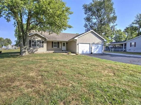 5620 E Firehouse Rd, Decatur, IL 62521