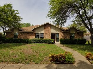 801 Wood Gln, Desoto, TX 75115