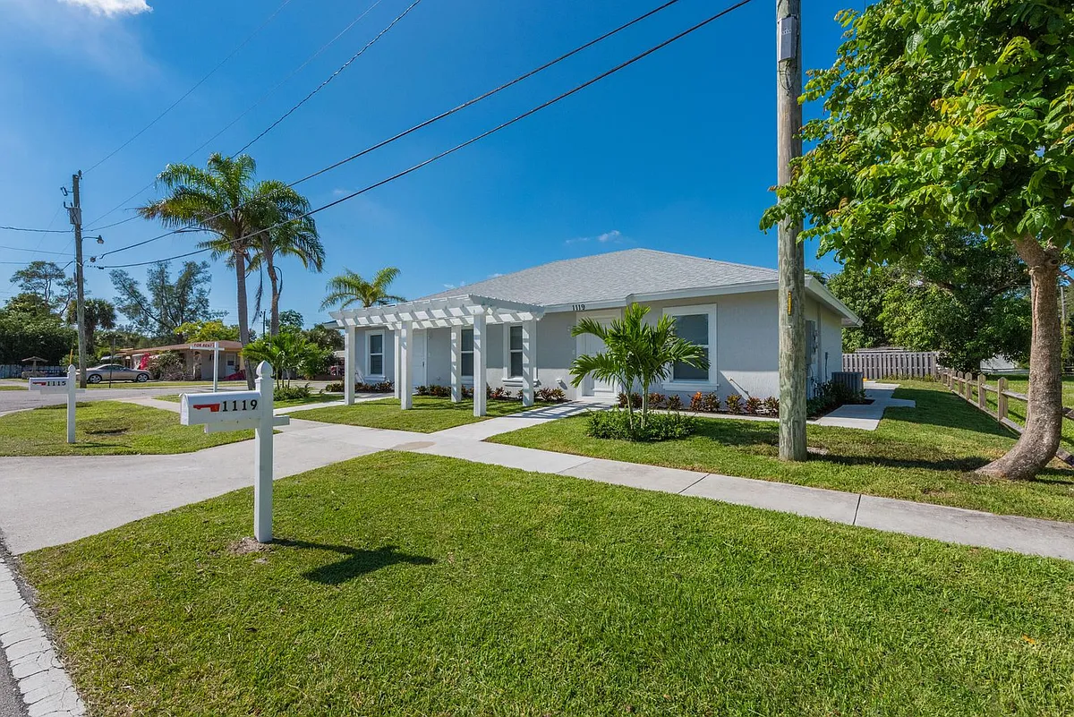 Building Photo - 1119 Osceola Dr