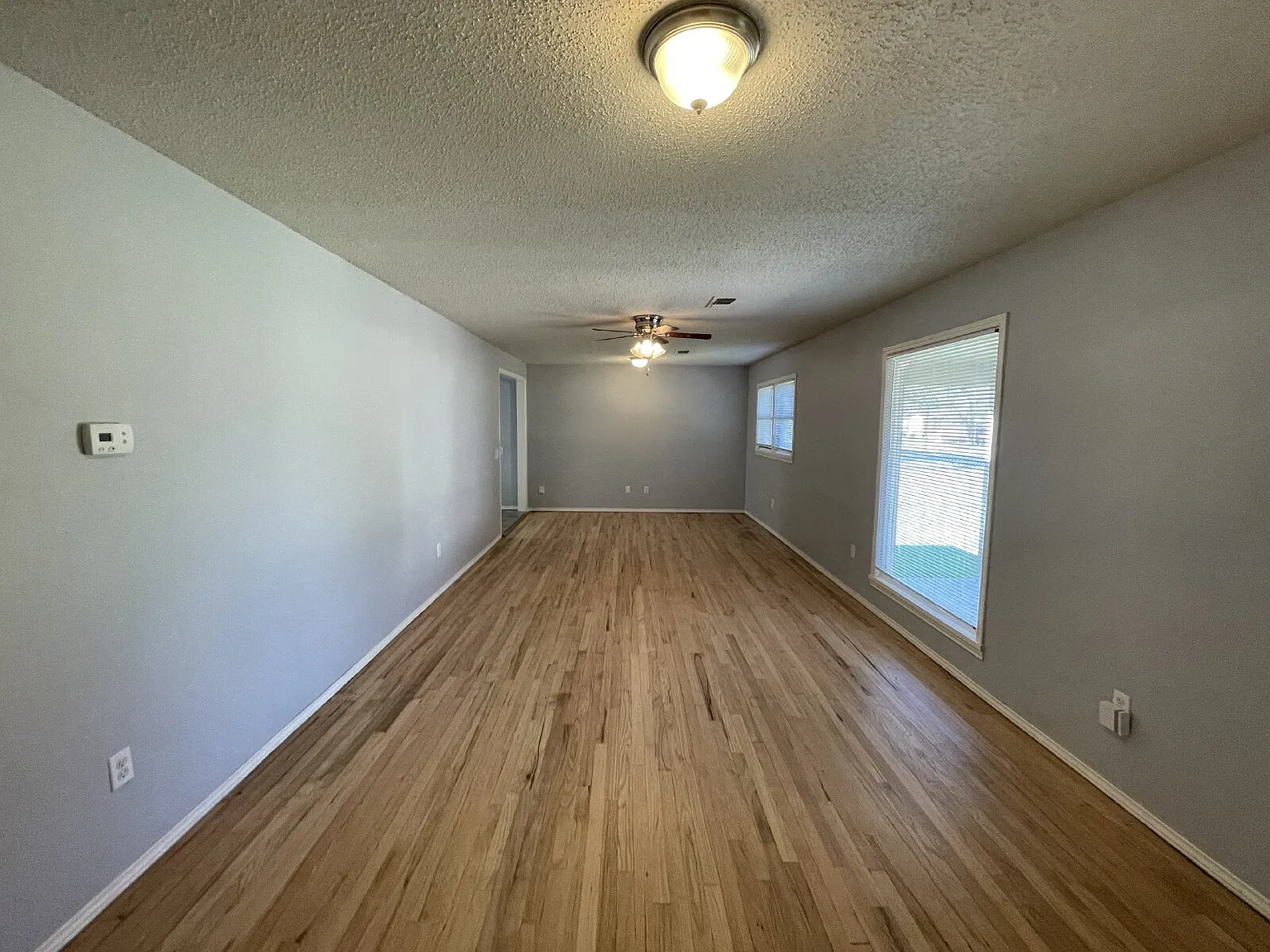 3 bed, 2.0 bath, 1713 sqft, $1,300 — Photo 2