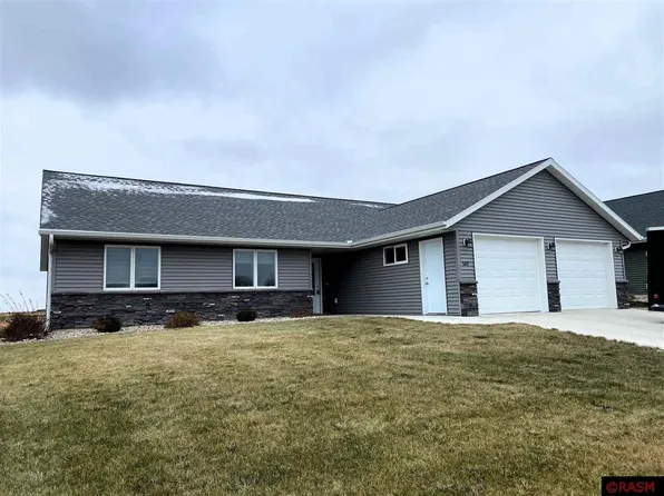 669 Pfaender Dr, New Ulm, MN 56073