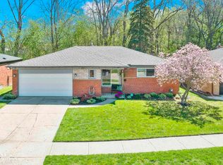 28324 Grobbel Ave, Warren, MI 48092