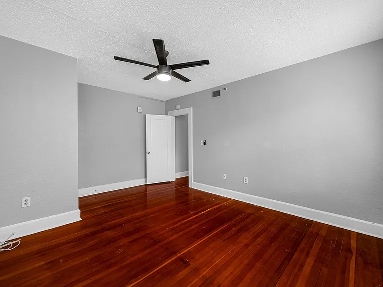 324 Grove St N — Photo 11