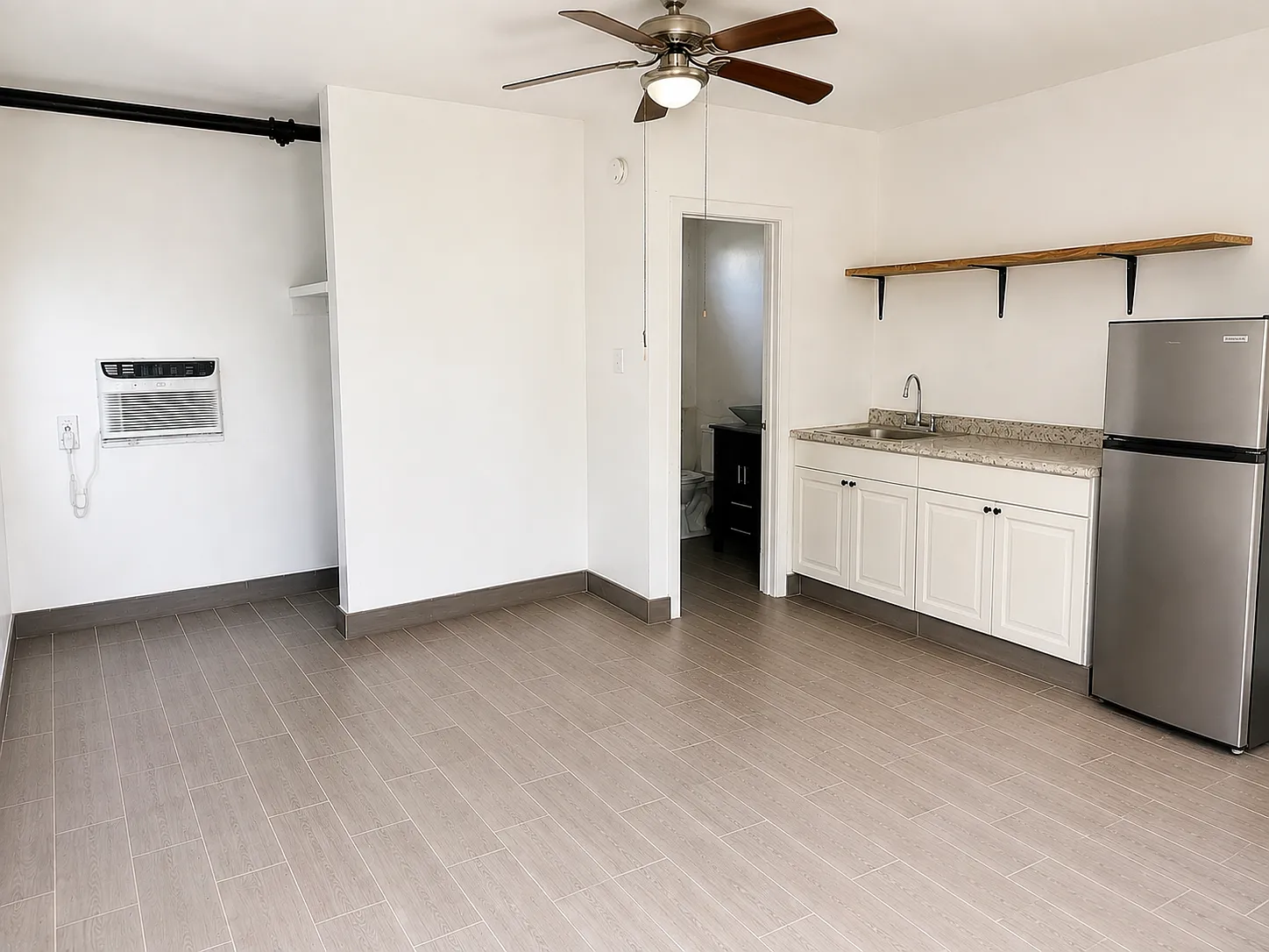 Studio, 299 sqft, $949 — Photo 3