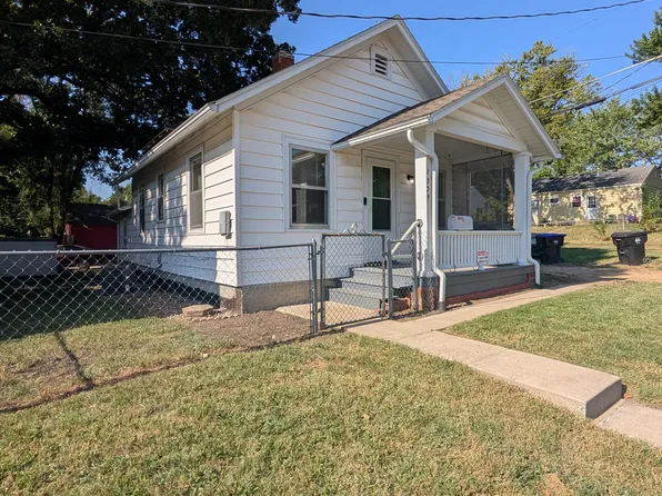 2009 SW 7th St, Topeka, KS 66606