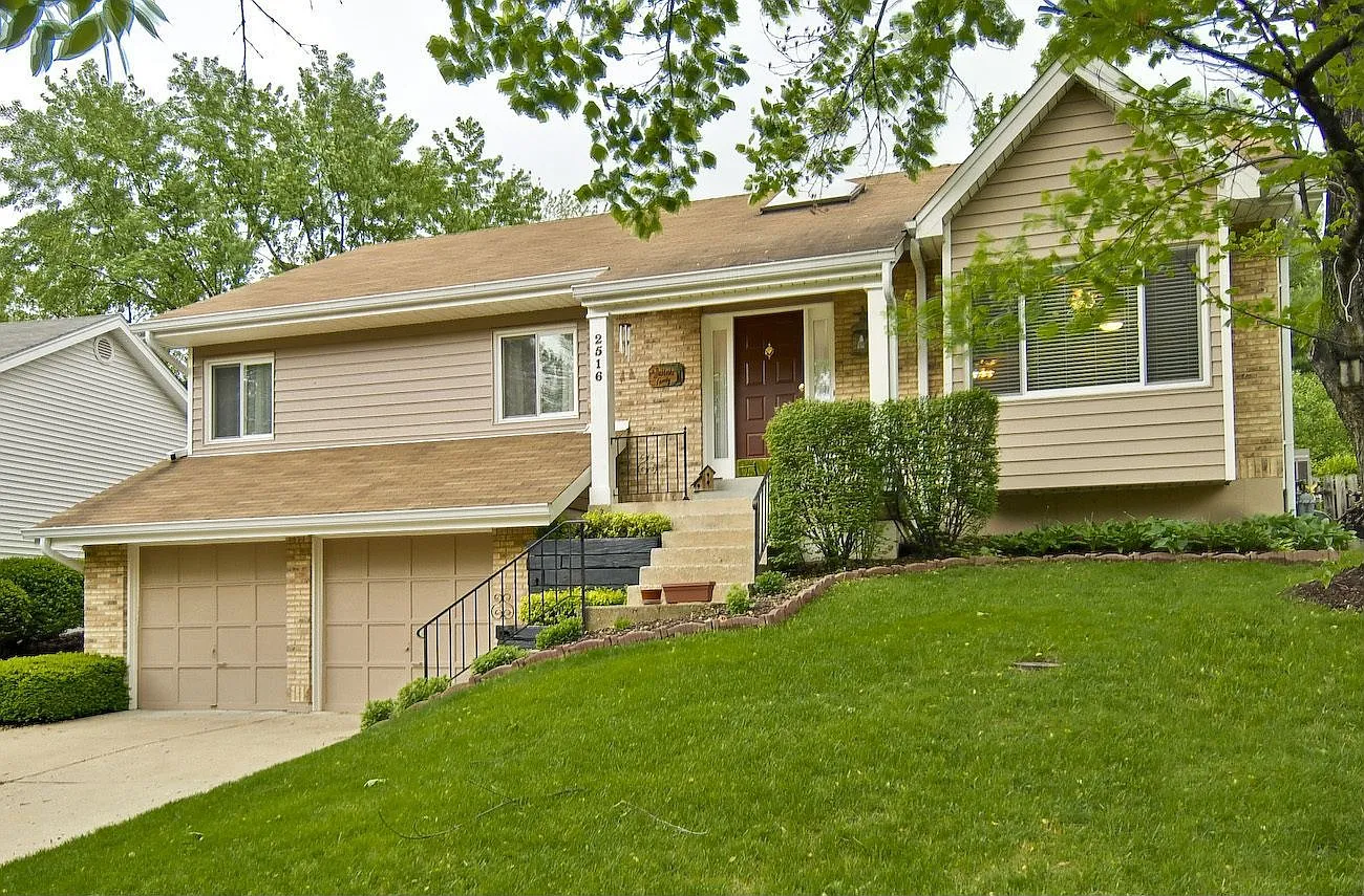 2516 Maple Crossing Dr photo 1