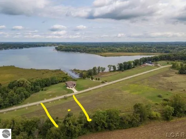 139 Bloomfield Blvd, Brooklyn, MI 49230