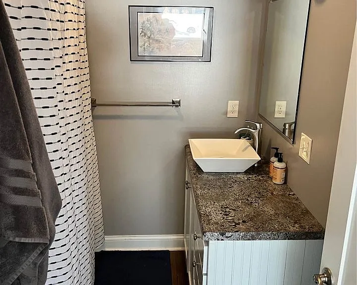 2102 N Cambridge Ave #2102 — Photo 11