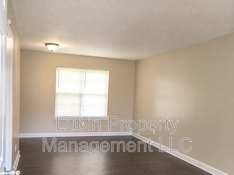 583 Moccasin Dr — Photo 2