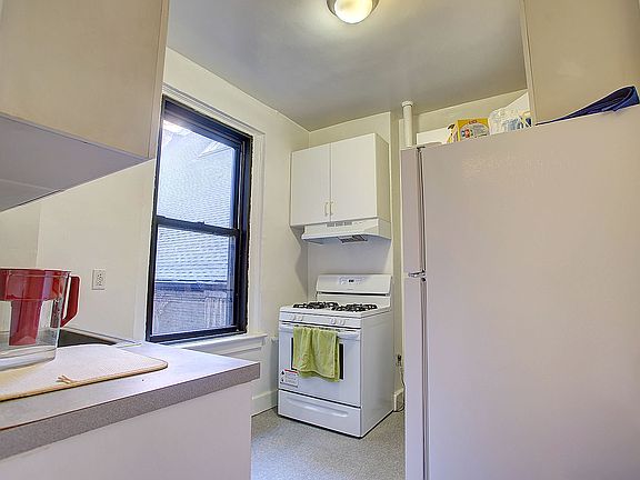 5th image of 158 W 81st St APT 42