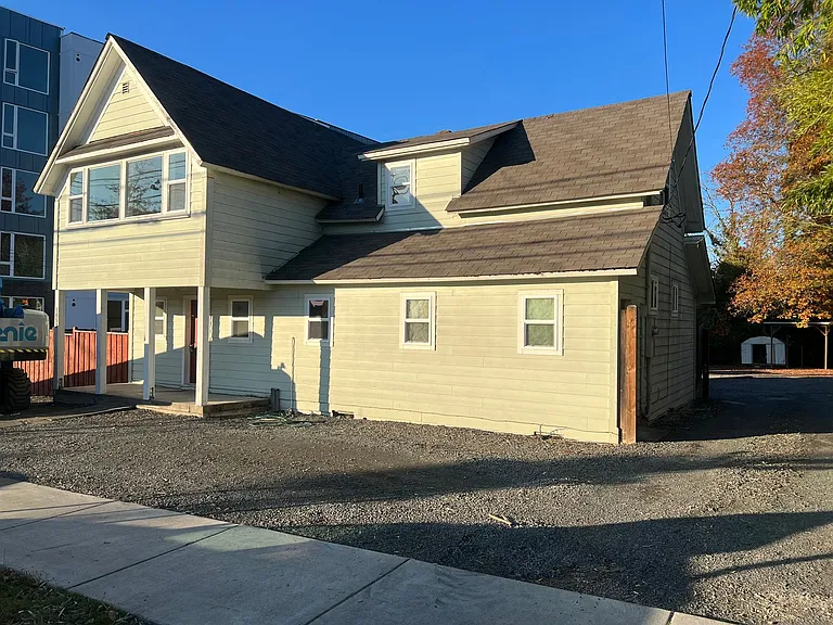 1853 Garden Ave — Photo 1