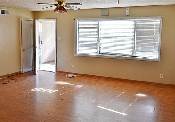 5th image of 1913 Meadow Ln