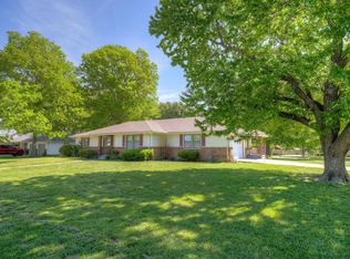 2122 Pearl St, Carthage, MO 64836