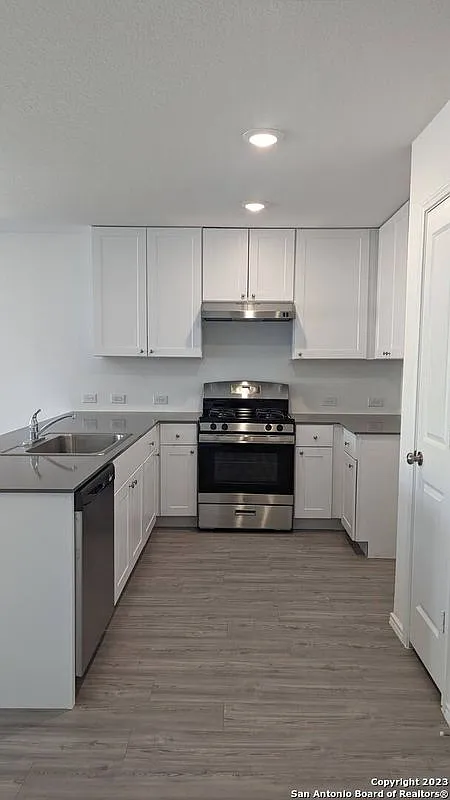 3 bed, 2.0 bath, 1474 sqft, $1,749 — Photo 3