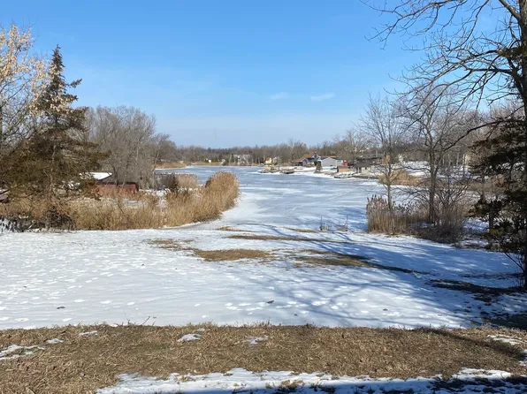 256 Falcon Crest Dr, Oakwood, IL 61858