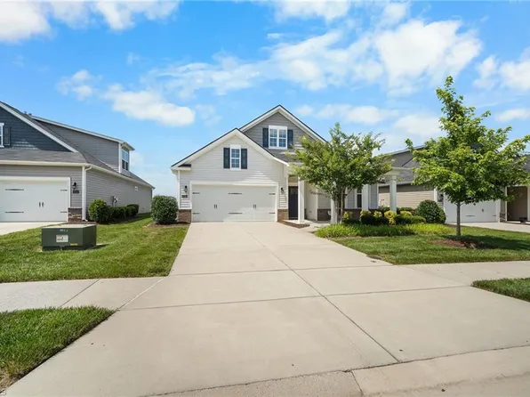 5115 Garnet Hill Dr, Clemmons, NC 27102