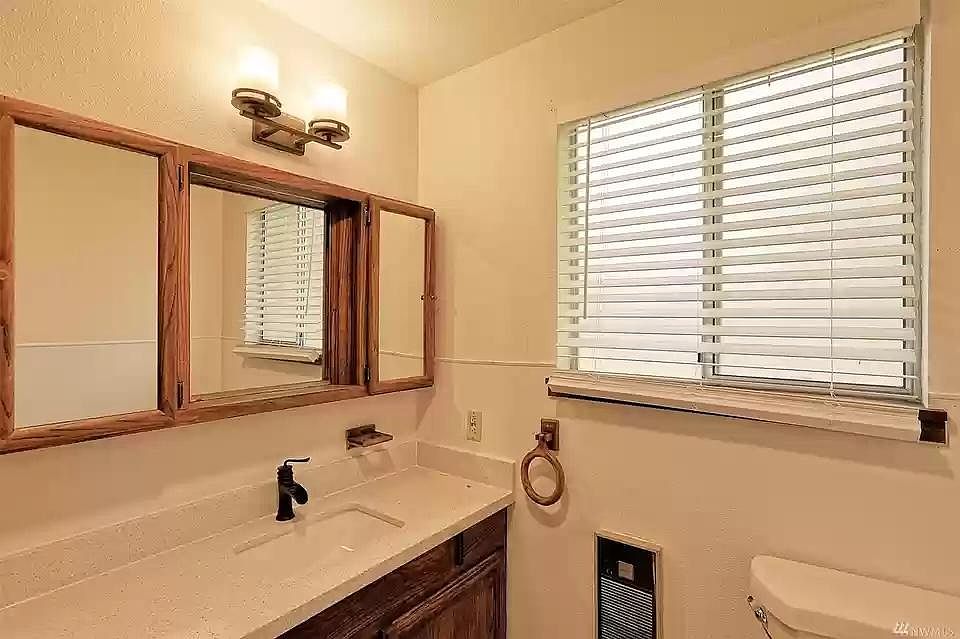 1st image of 4724 123rd Pl NE